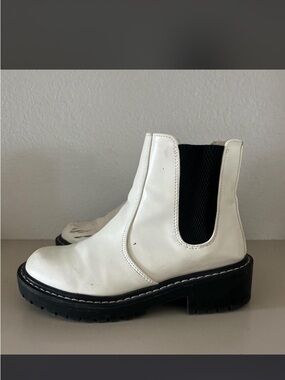 White Chelsea Lug Sole Boot with Black Elastic Panel